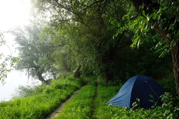 Tent and river — Stock Photo, Image