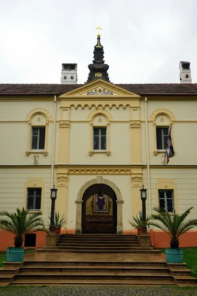 Gevel van de orthodoxe kerk in Servië — Stockfoto