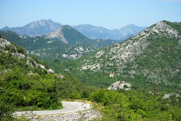 Straße und Berg — Stockfoto