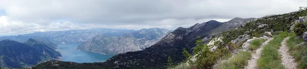 Voie et baie de Kotor — Photo