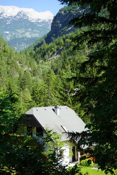 Casa en montaña —  Fotos de Stock