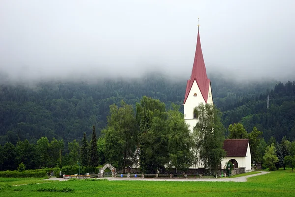 Kirche mit Turm — Stockfoto