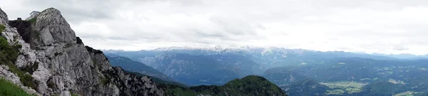 Vistas a la montaña en los Alpes eslovenos — Foto de Stock