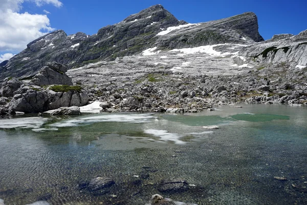 Hegyi tó a Triglav — Stock Fotó