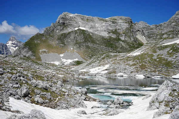 Гірське озеро на на Triglav — стокове фото