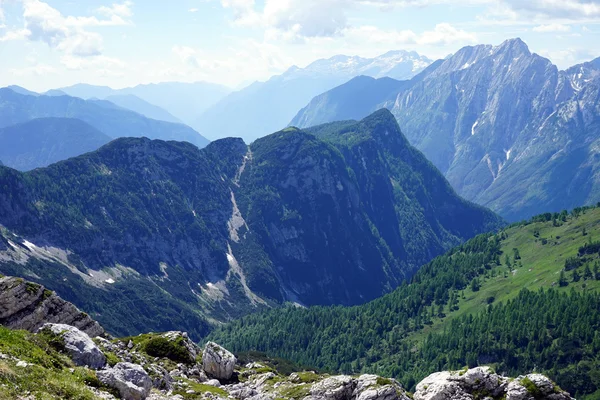 Vistas a la montaña en la zona rural de Eslovenia — Foto de Stock