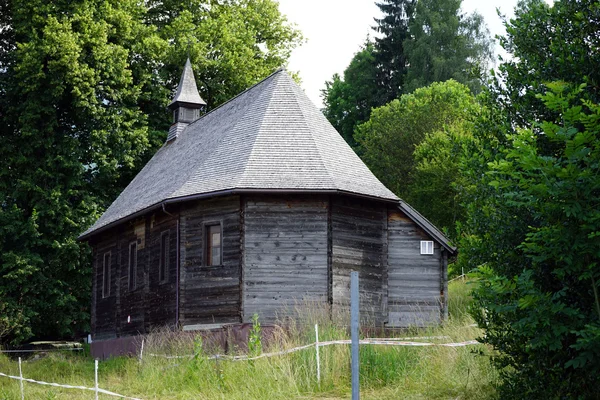 Vieille église en bois au Lichtenstein — Photo