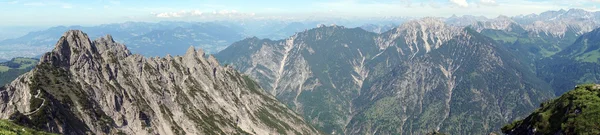 Panorama des chaînes de montagnes — Photo
