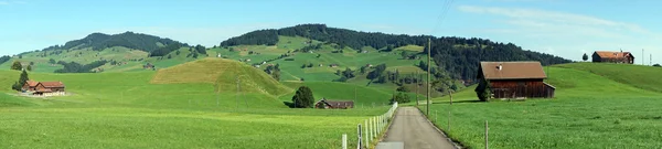 Ferme et montagne — Photo