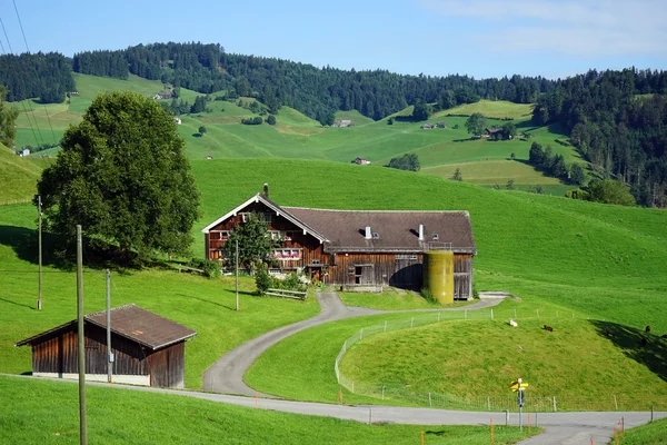 Boerderij in Zwitserland — Stockfoto