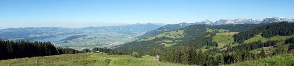 Yeşil tepeler Panoraması — Stok fotoğraf