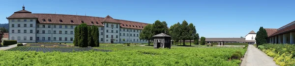 Wewnętrzny dziedziniec klasztoru — Zdjęcie stockowe