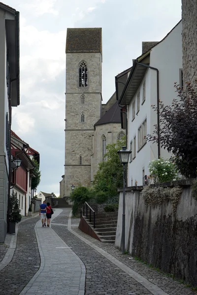 Rua perto da catedral — Fotografia de Stock