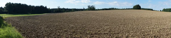 Tierra derramada en el campo — Foto de Stock