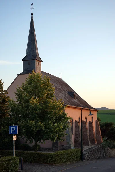 Iglesia parroquial pequeña —  Fotos de Stock