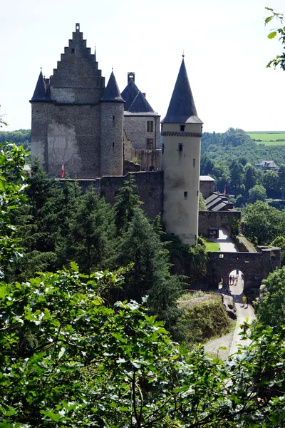 Castillo de Vianden en la colina —  Fotos de Stock