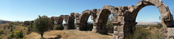 Roman aqueduct — Stock Photo, Image