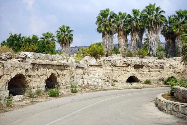 Yol ve su kemeri — Stok fotoğraf