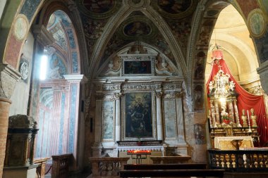 İç Chiesa di Santa Maria del Sasso    