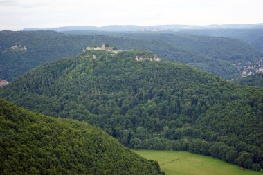 Tepedeki kalıntıları
