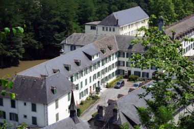 İç avluda Lisesi Lestelle-Betharram