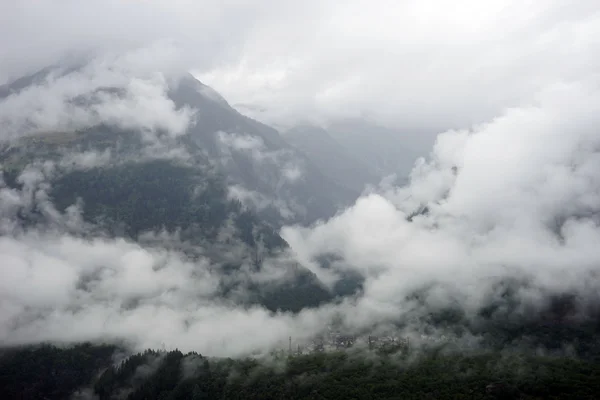 Vista dos Alpes Suíços após a chuva — Fotografia de Stock