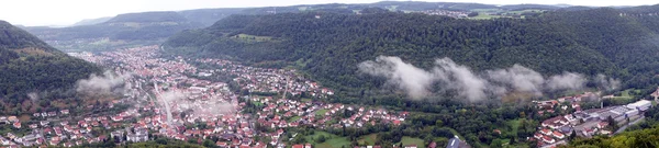 Panorama de la ciudad de Honau en valle cerca de colinas —  Fotos de Stock