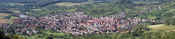 Erkenbrechtsweiler の町のパノラマ — ストック写真