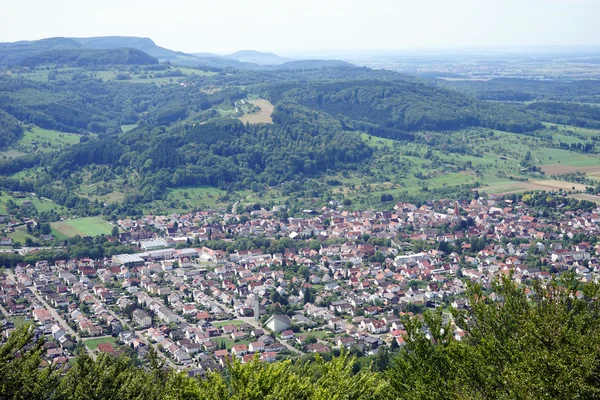 Gingen város és a széles völgy Svábföld, Németország — Stock Fotó