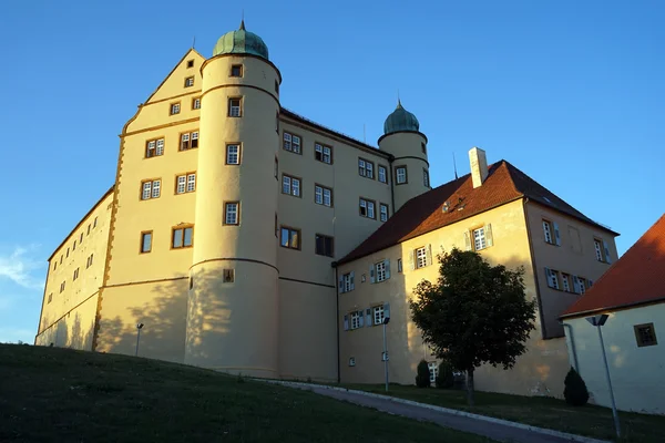 Vnitřní nádvoří zámku Kapfenburg ve Švábsku, Německo — Stock fotografie