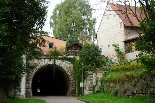 Tunel et maisons — Photo