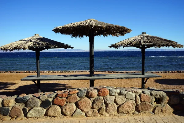 Umbrella on the beach — Stock Photo, Image