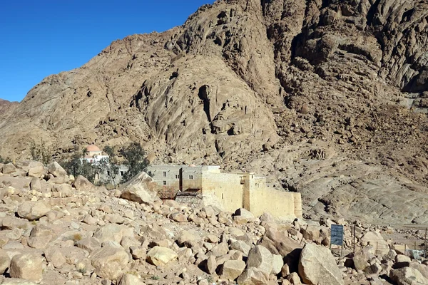 Az Isten-taposta Mount Sinai Szent kolostor — Stock Fotó