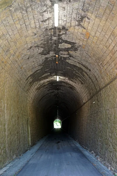 Túnel de pedra longa, França — Fotografia de Stock
