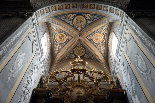 Arco dentro de la catedral — Foto de Stock