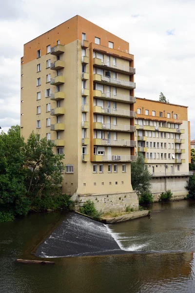 Casa y presa — Foto de Stock