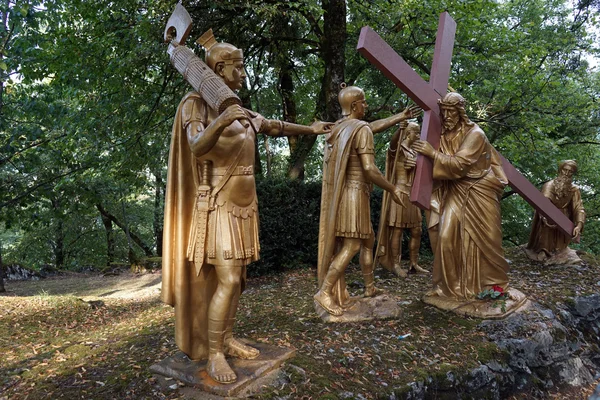 Skulpturen in Lauerstellung — Stockfoto