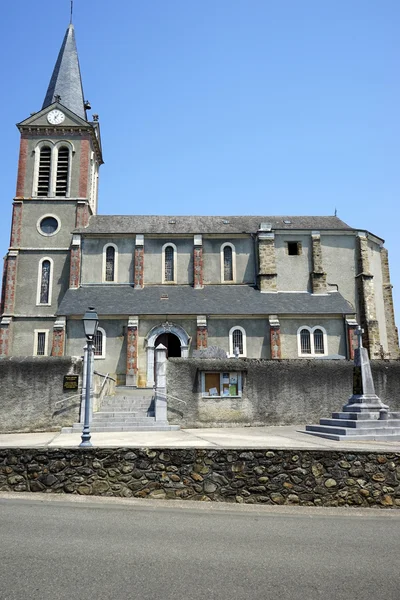 Vieille église avec horloge à Bartres près de Lourdes — Photo