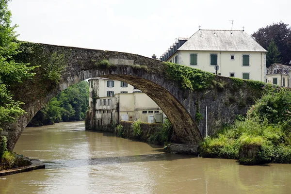 Alte brücke in lestelle-betharram — Stockfoto