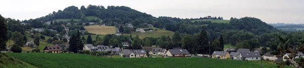 フランスの Asson 町全景 — ストック写真