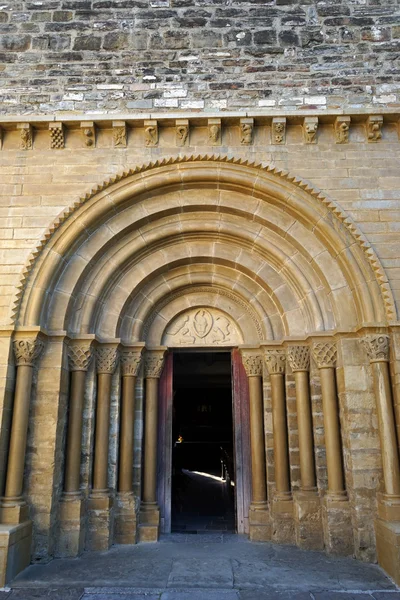 Porta della chiesa in pietra — Foto Stock