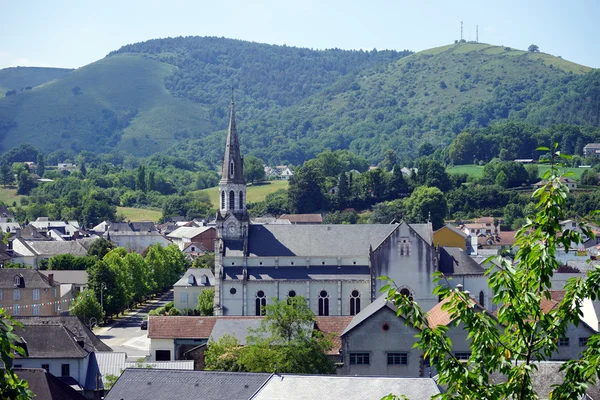 A katedrális és a házak Mauleon képe — Stock Fotó