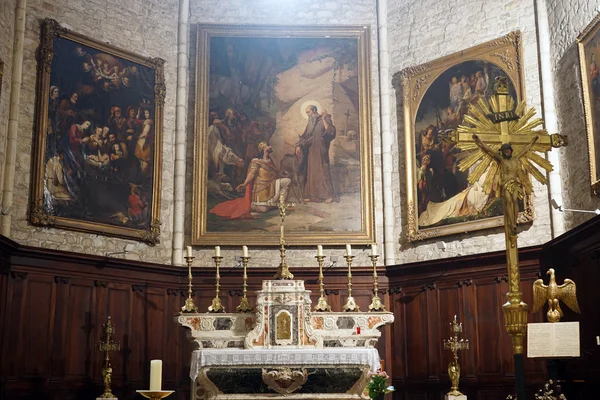 Immagini sulla parete della chiesa di St. Trophime — Foto Stock