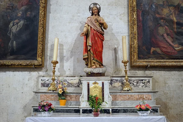 Dentro da igreja de Saint Trophime — Fotografia de Stock