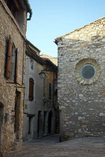 Narrow street in Aniane — Stock Photo, Image