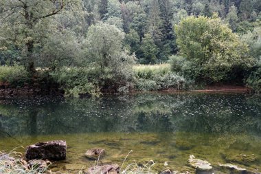 Nehir Doubs yansıması ile