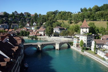Setin Aare Nehri ve taş kemer Köprüsü