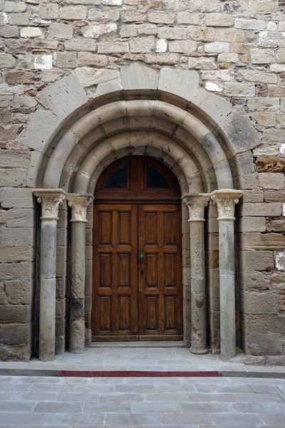 Porta in legno della vecchia chiesa in Francia — Foto Stock