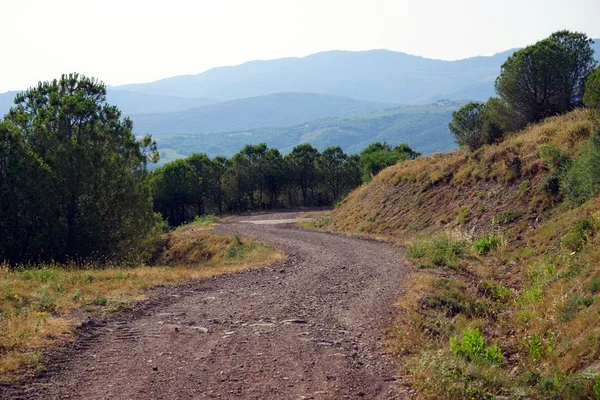 未舗装の道路とフランスの山 — ストック写真