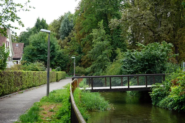Канал и мост — стоковое фото